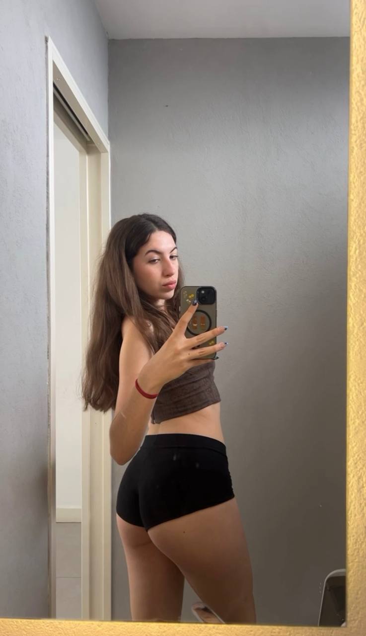 Amber in her underwear in Mersin