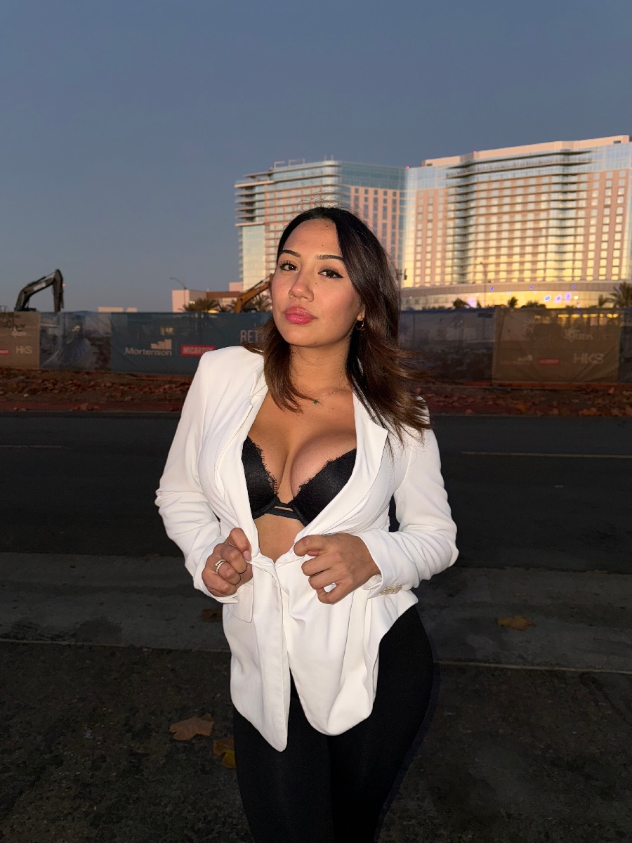 Take a pause and enjoy Ali Cruz — streaming from Mersin