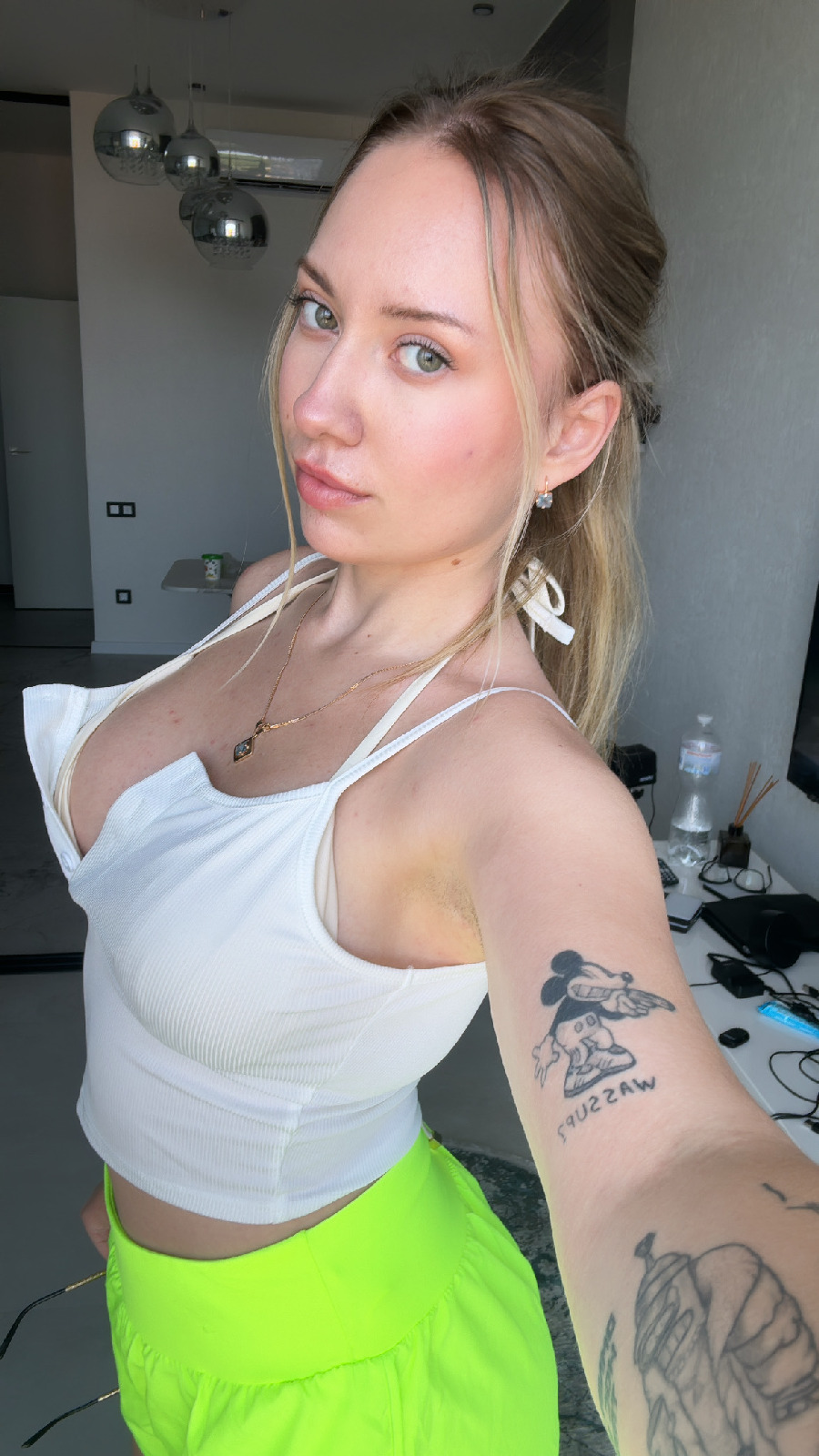 KateV in her underwear in Mersin