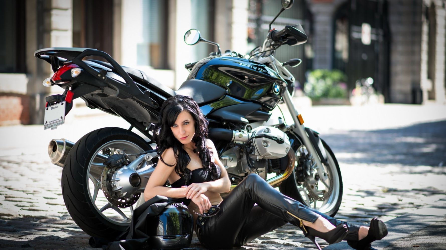 European women on bikes in Mersin