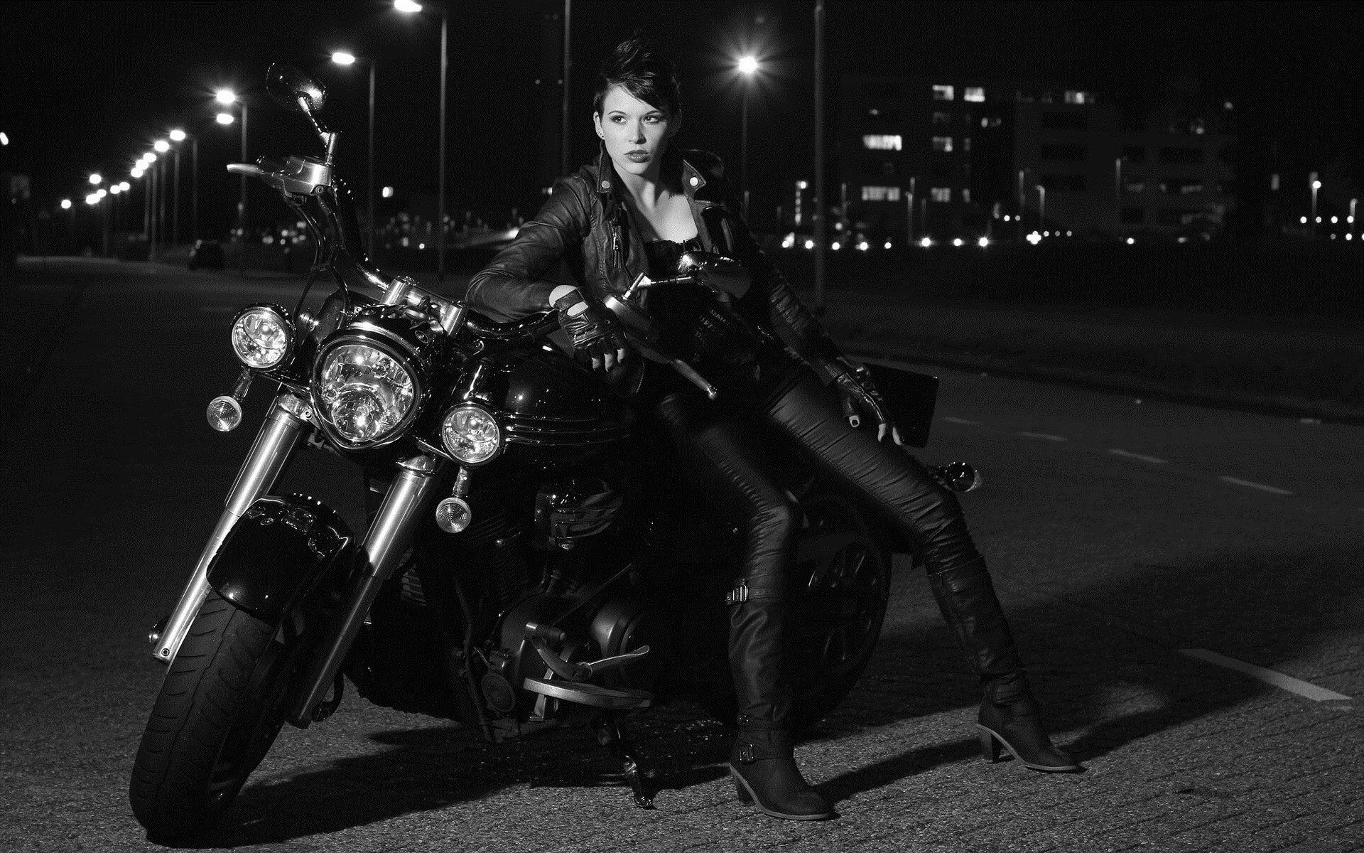 Photo Beautiful girls and motorcycles in Mersin