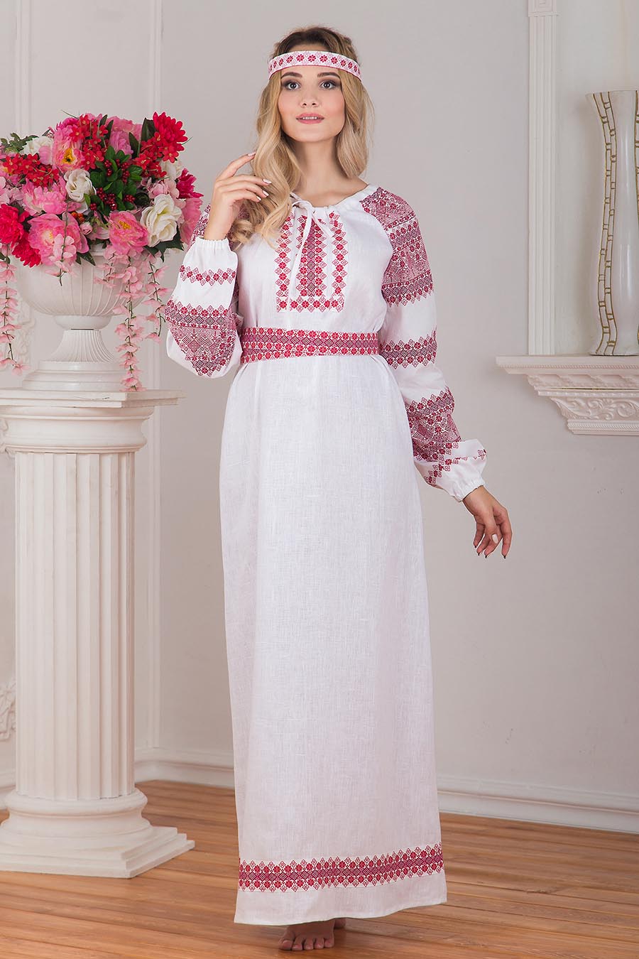 Women in Slavic costumes in Mersin