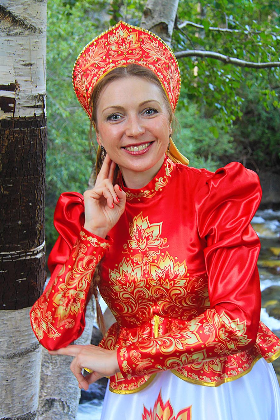 Women in Slavic costumes in Mersin