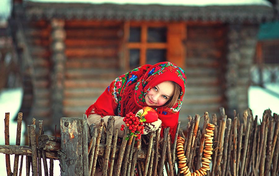 Sexy girl Women in Slavic costumes in Mersin