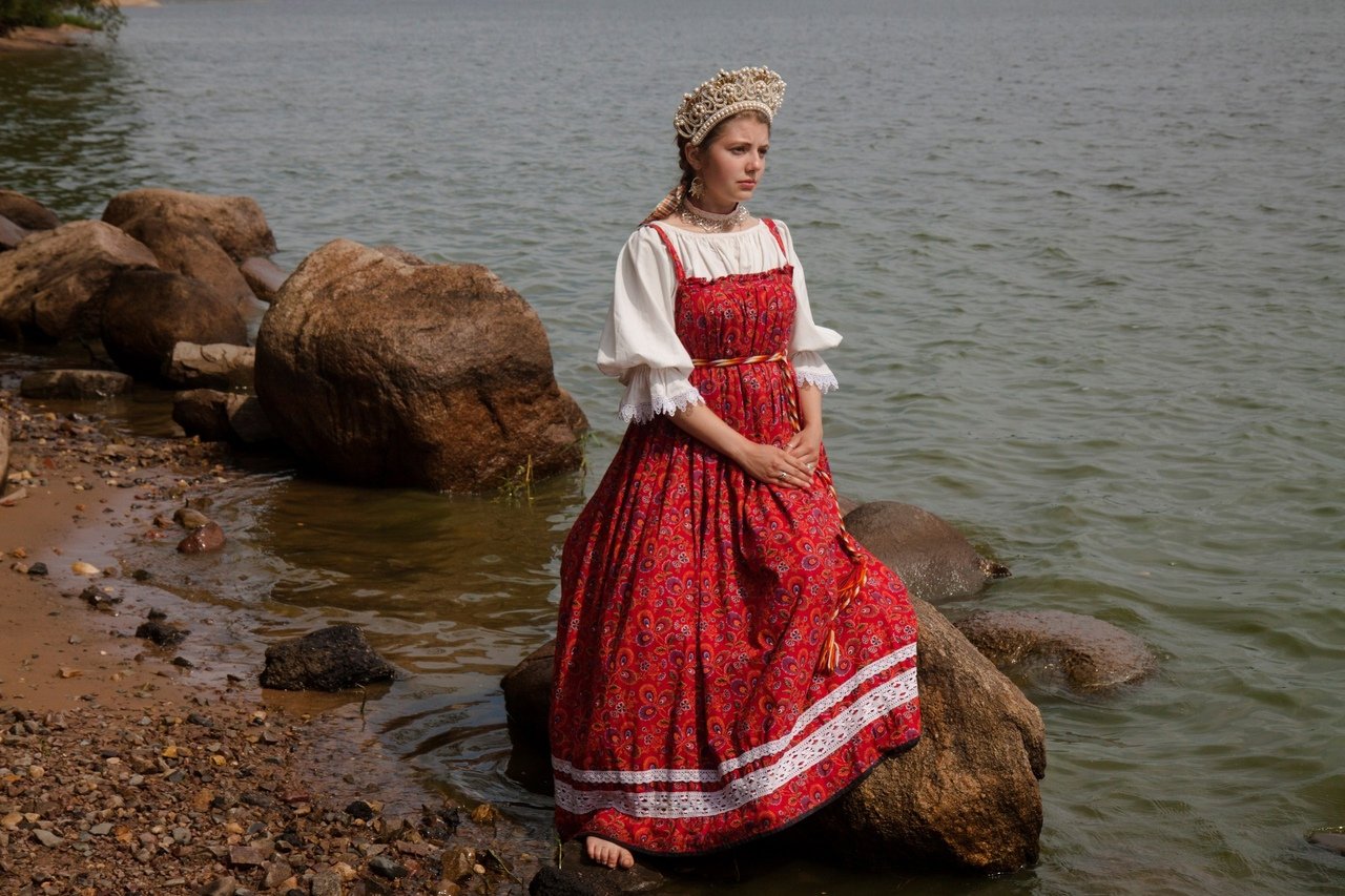 Women in Slavic costumes in Mersin