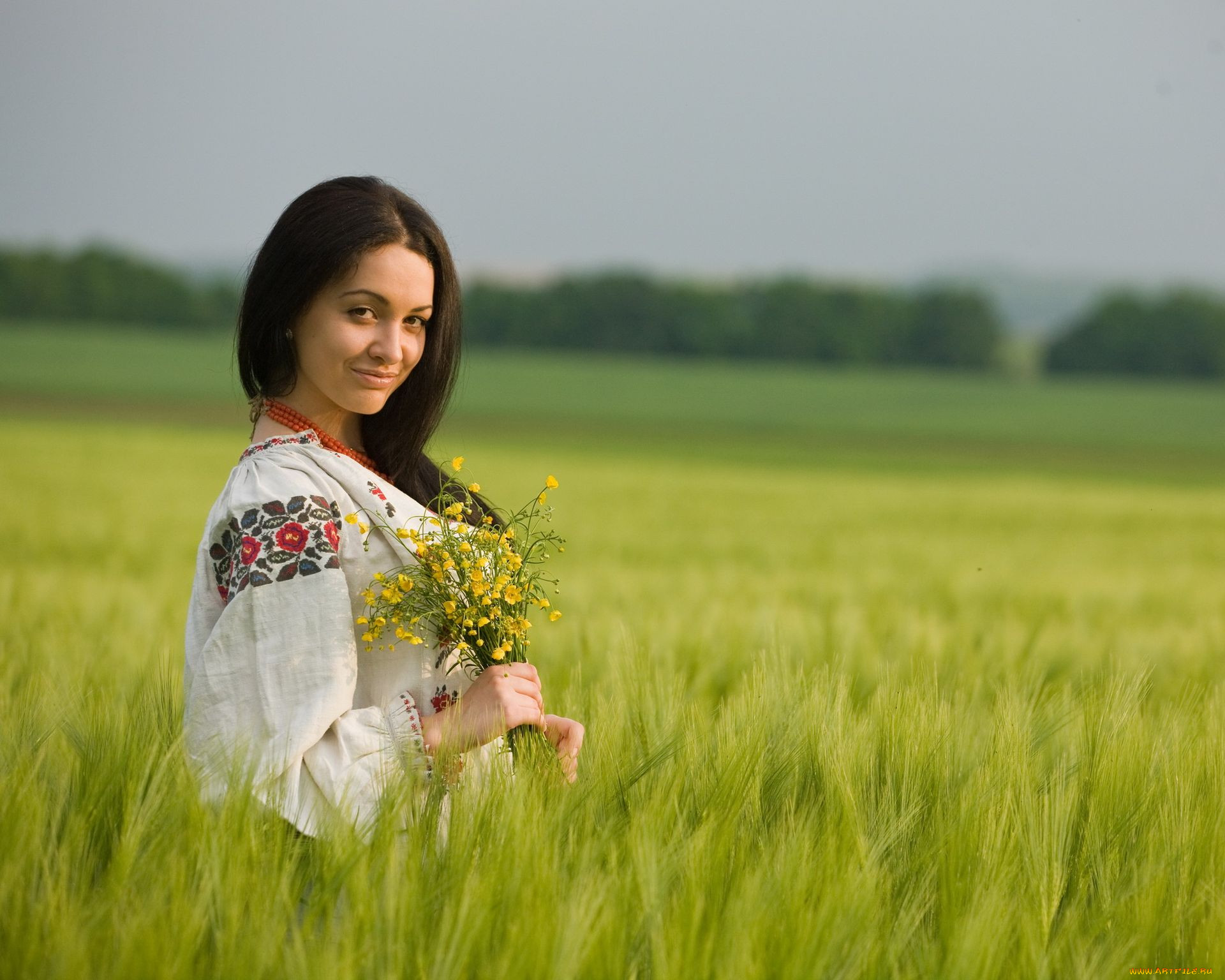 Women in Slavic costumes in Mersin