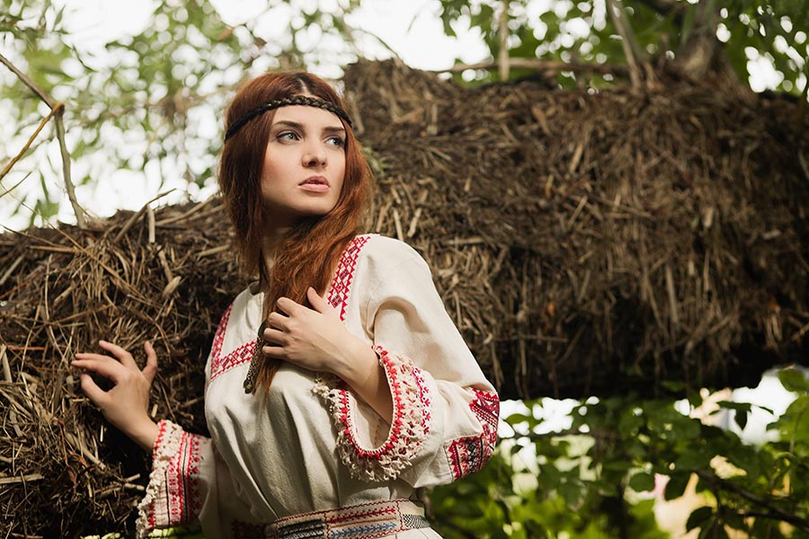 Women in Slavic costumes in Mersin