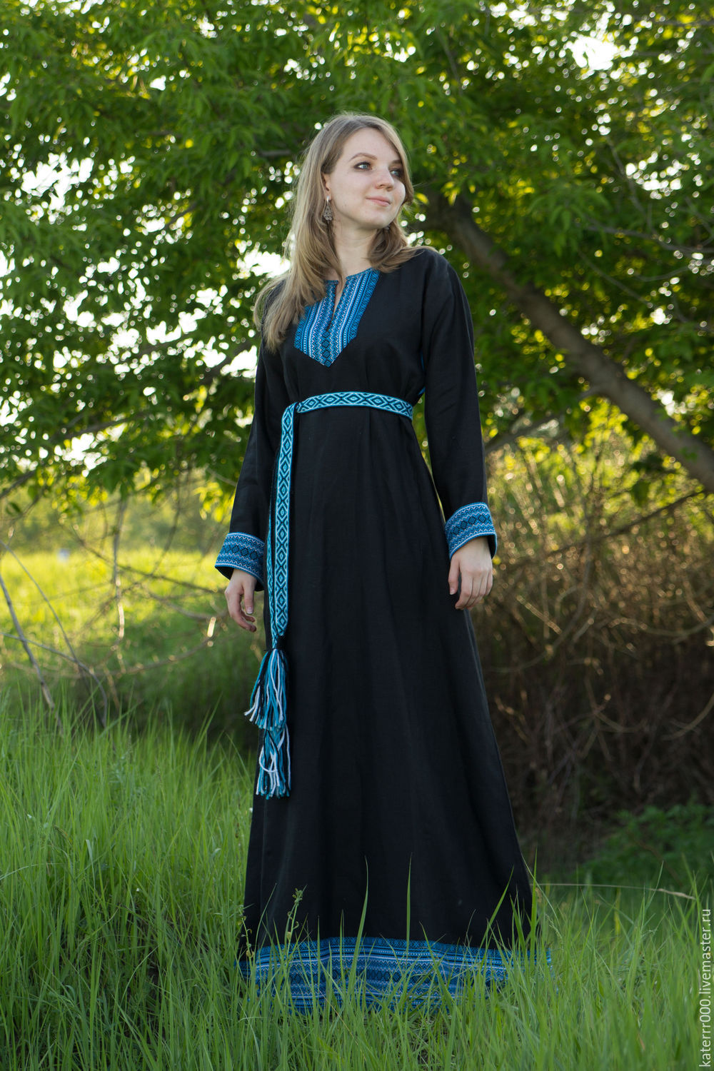 Women in Slavic costumes in Mersin