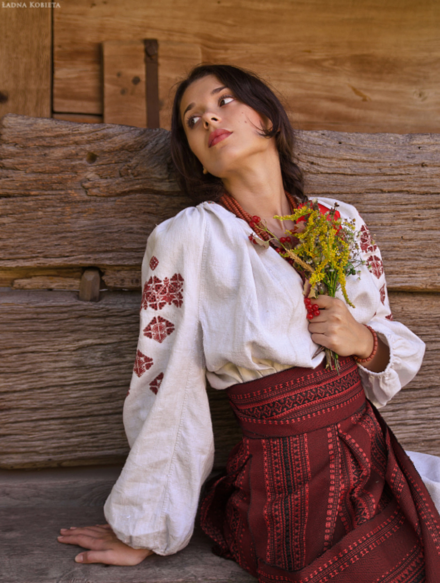 Girls in Slavic costumes in Mersin