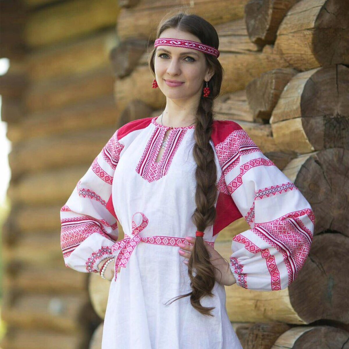 Girls in Slavic costumes in Mersin