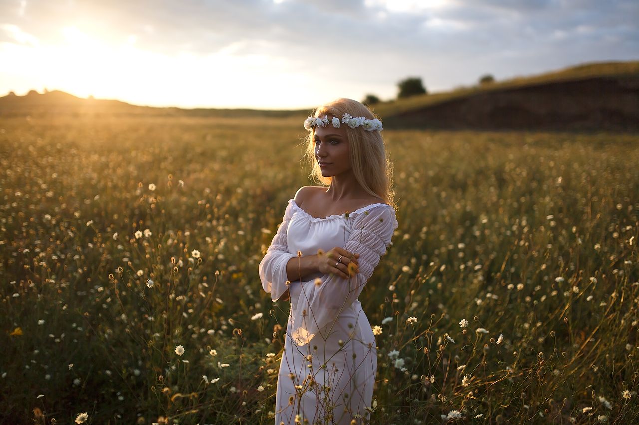 Girls in Slavic costumes in Mersin