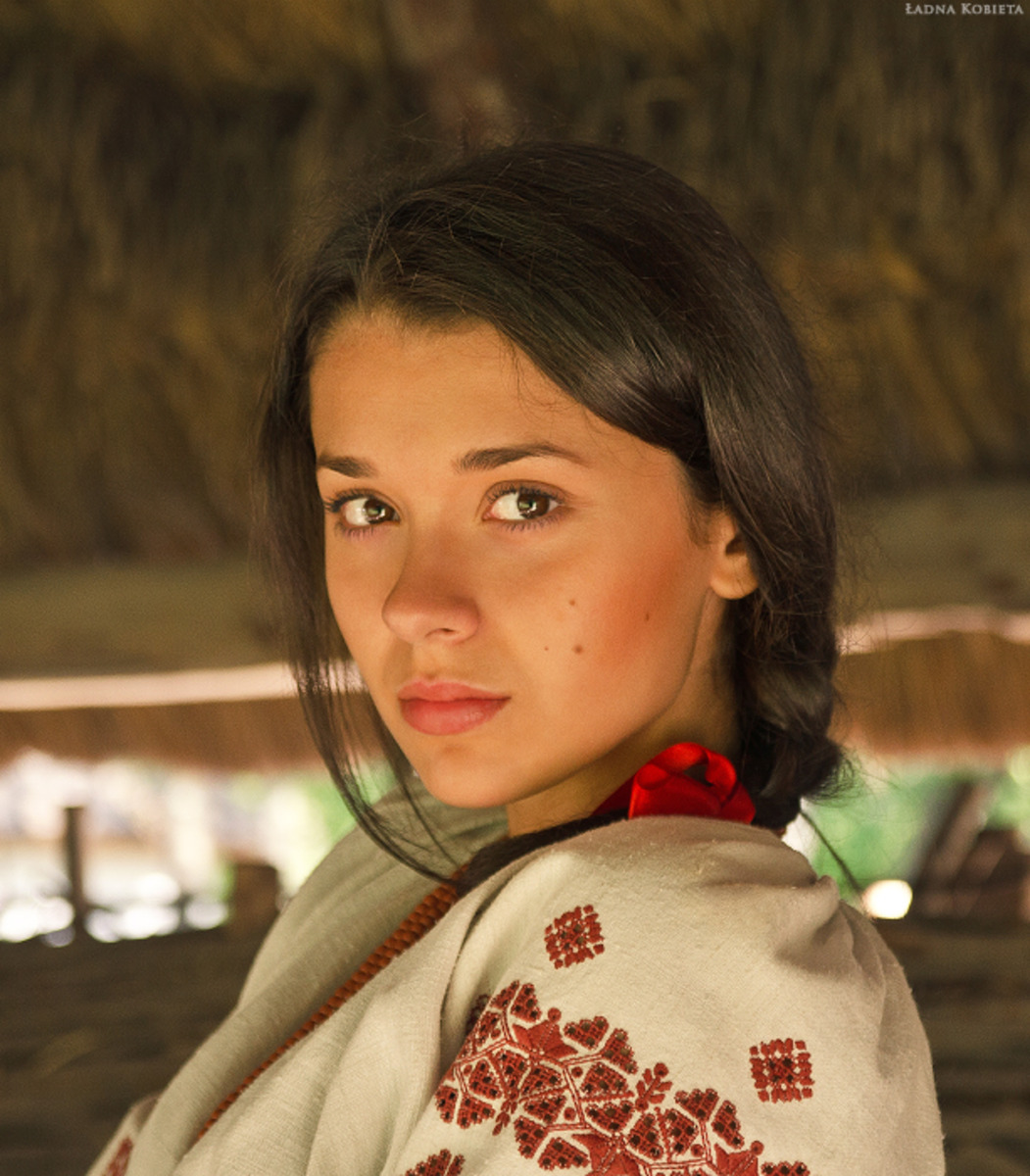 Girls in Slavic costumes in Mersin