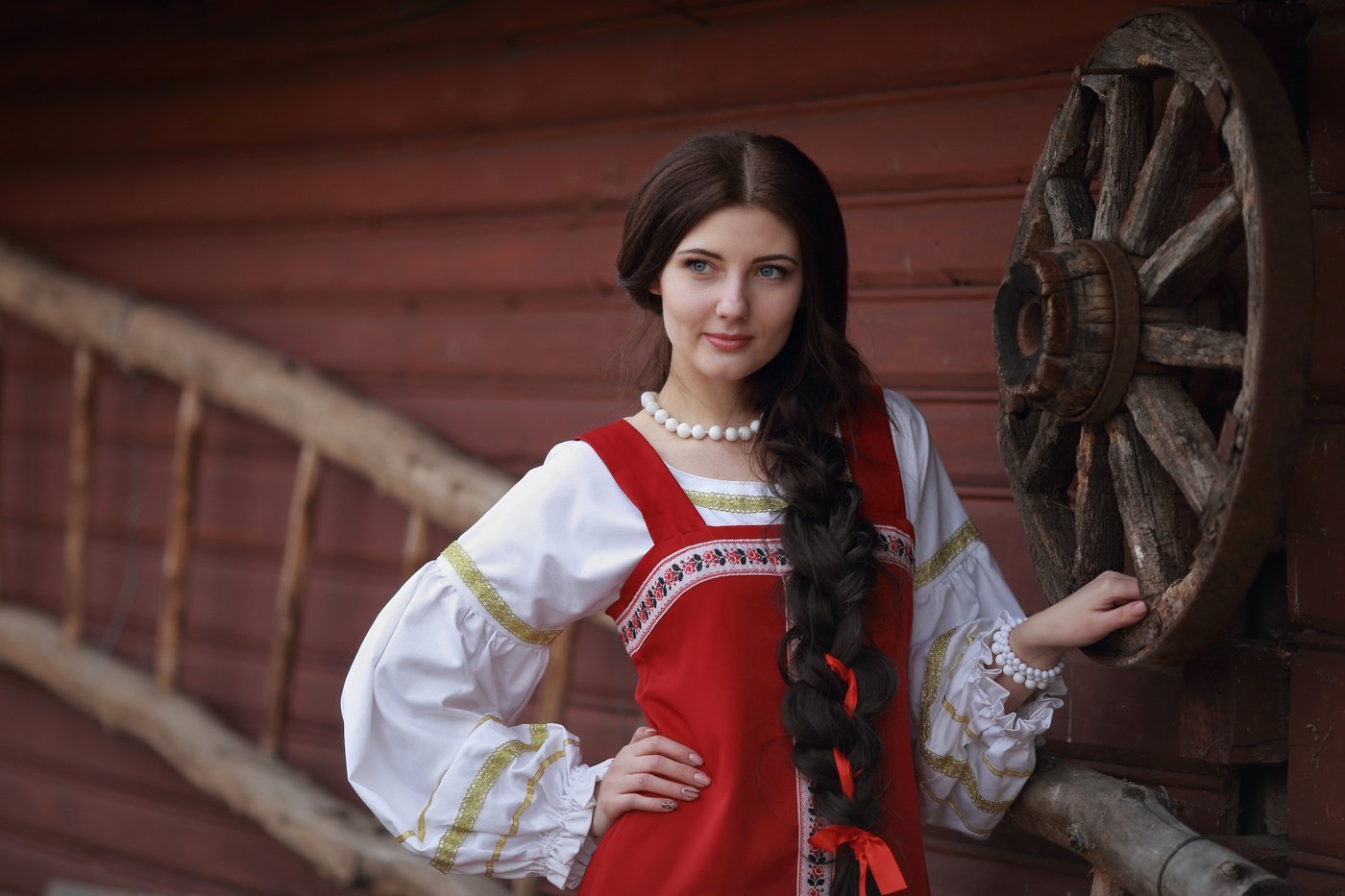 Girls in Slavic costumes in Mersin